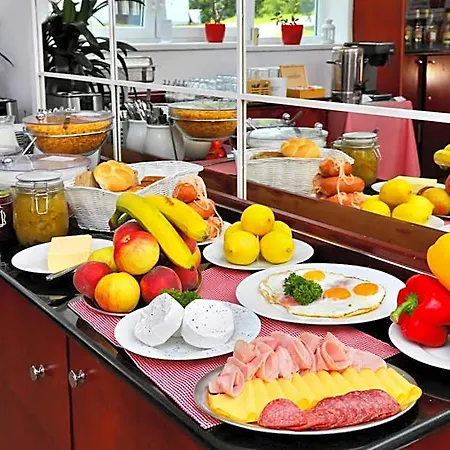 Hotel Lenka 3*