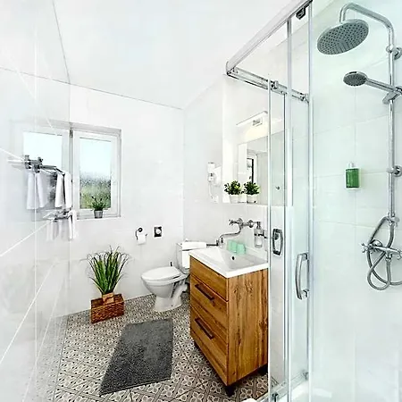 Lenka Hotel 3*